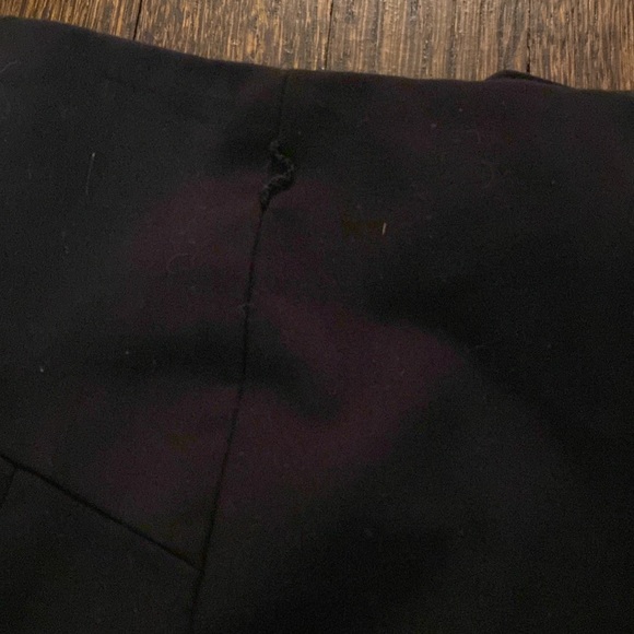 H&M Modern Classic Pencil Skirt. Size 4. - Picture 3 of 4